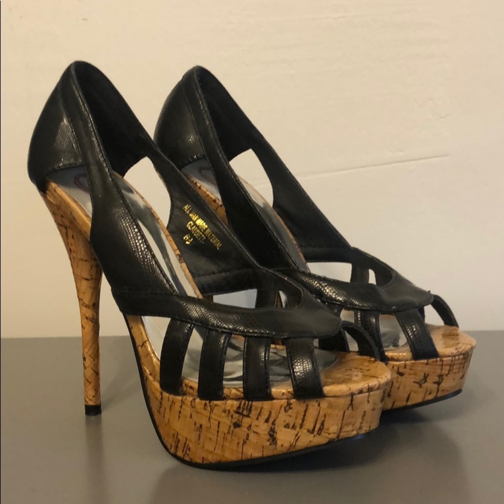 Red Circle Heels size 6 1/2